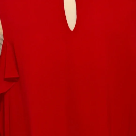 VINCE CUMUTO Chic Asymmetrical Red Cold Shoulder Blouse. Vince Cumuto - Picture 6 of 8